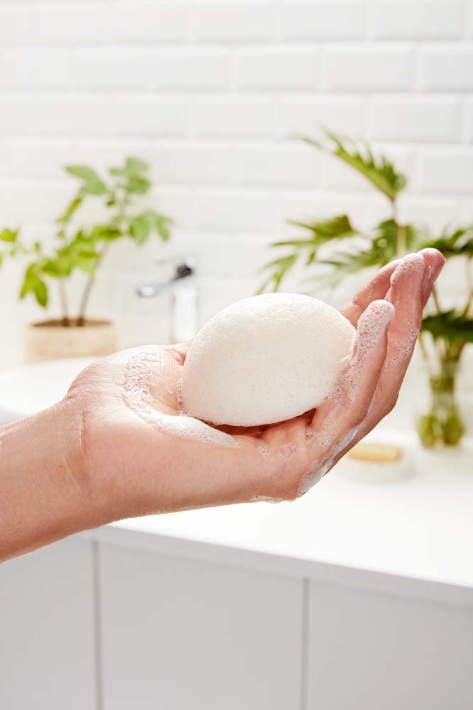 Gar Bio Konjac Sponge Wet Texture Main SDB 2371